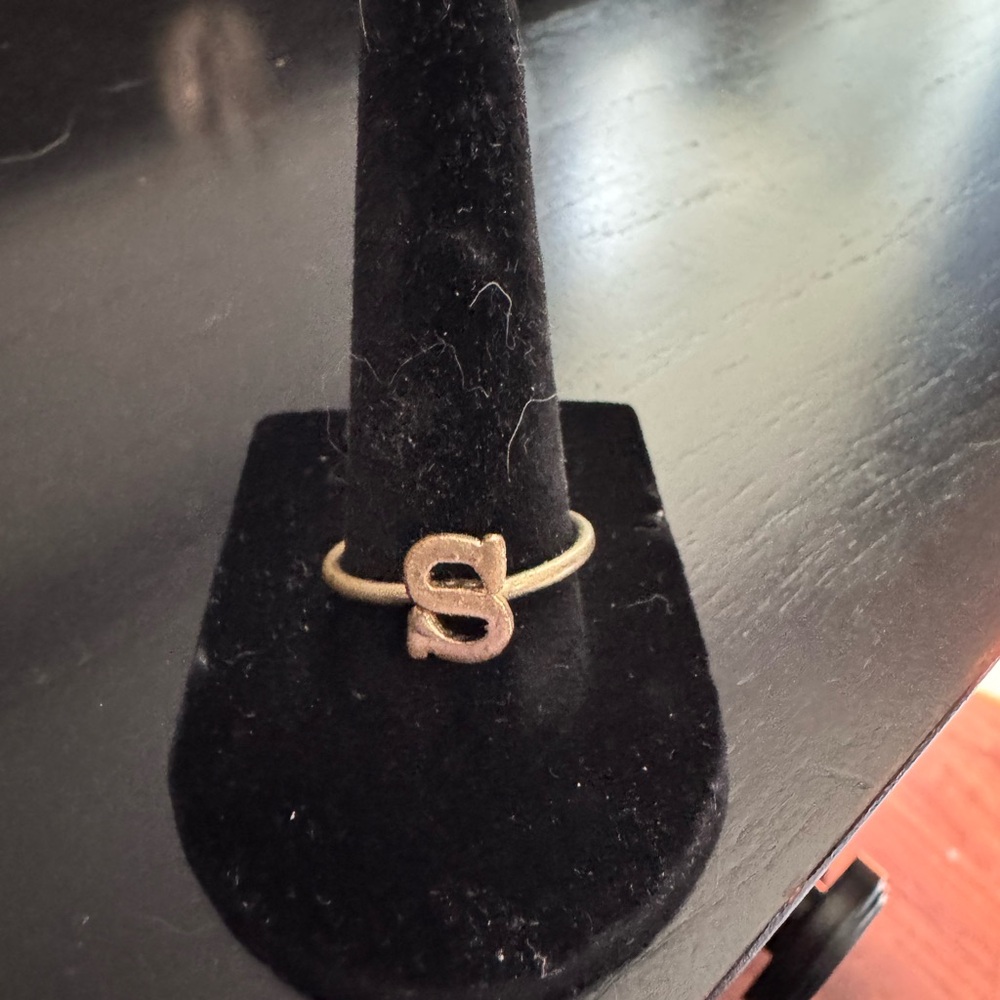 Gold Initial 'S' Ring